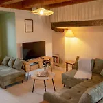 Grand En Aveyron, 10 Couchages 3 Etoiles Linge En Option بيت للعطل