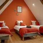 بيت للعطل Grand En Aveyron, 10 Couchages 3 Etoiles Linge En Option *