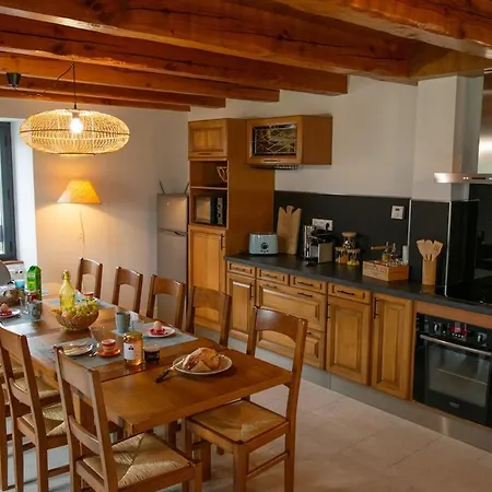 Дом отдыха Grand En Aveyron, 10 Couchages 3 Etoiles Linge En Option *