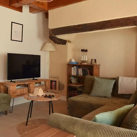 Дом отдыха Grand En Aveyron, 10 Couchages 3 Etoiles Linge En Option *
