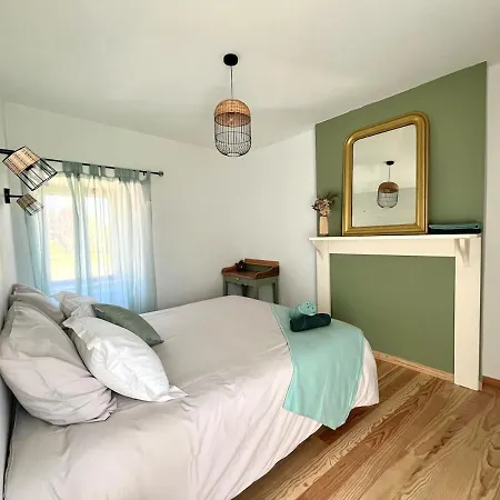Дом отдыха Grand En Aveyron, 10 Couchages 3 Etoiles Linge En Option