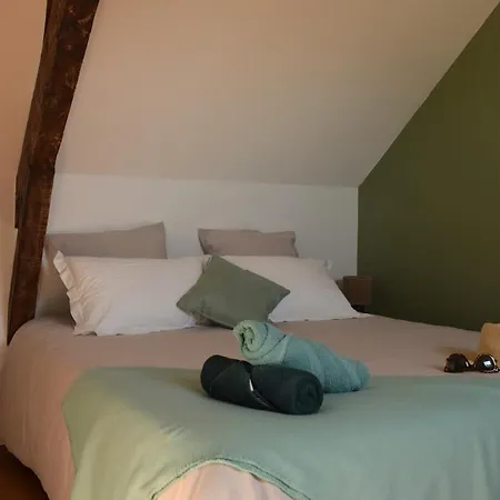 Дом отдыха Grand En Aveyron, 10 Couchages 3 Etoiles Linge En Option