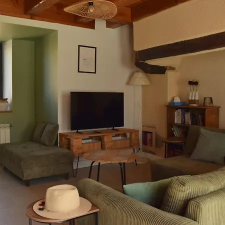 Prázdninový dům Grand En Aveyron, 10 Couchages 3 Etoiles Linge En Option Drulhe