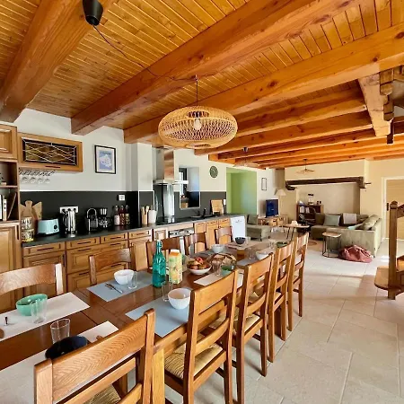 Grand En Aveyron, 10 Couchages 3 Etoiles Linge En Option Дом отдыха *