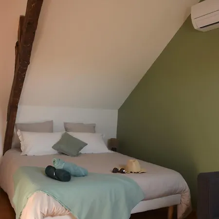Prázdninový dům Grand En Aveyron, 10 Couchages 3 Etoiles Linge En Option Drulhe