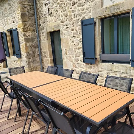 Дом отдыха Grand En Aveyron, 10 Couchages 3 Etoiles Linge En Option Drulhe